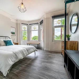 Pass The Keys Beautiful 4br Restored Red Brick Cafes And Park Belfast